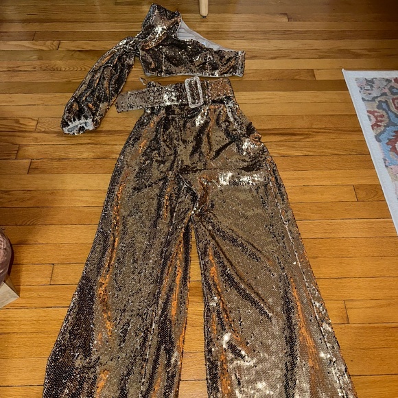 ASOS LUXE sequin one sleeve top and wide leg pants set in gold size 4 - Picture 3 of 3